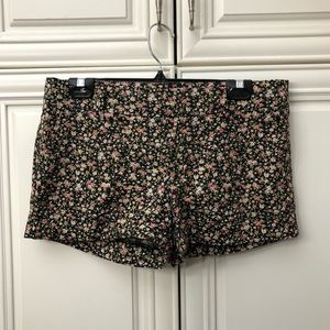 😎Urban Behavior black floral shorts